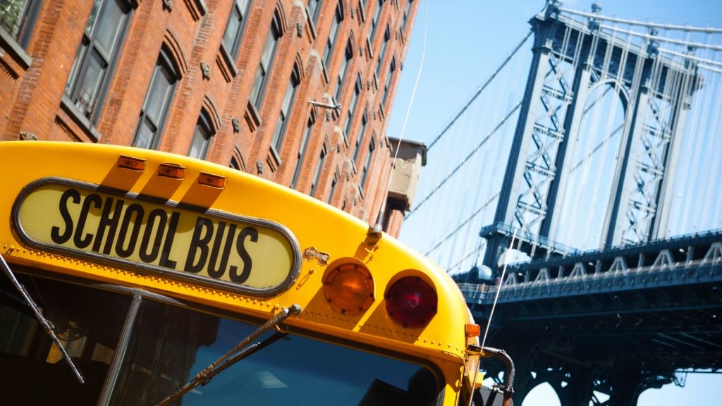 Autobús escolar amarillo en América