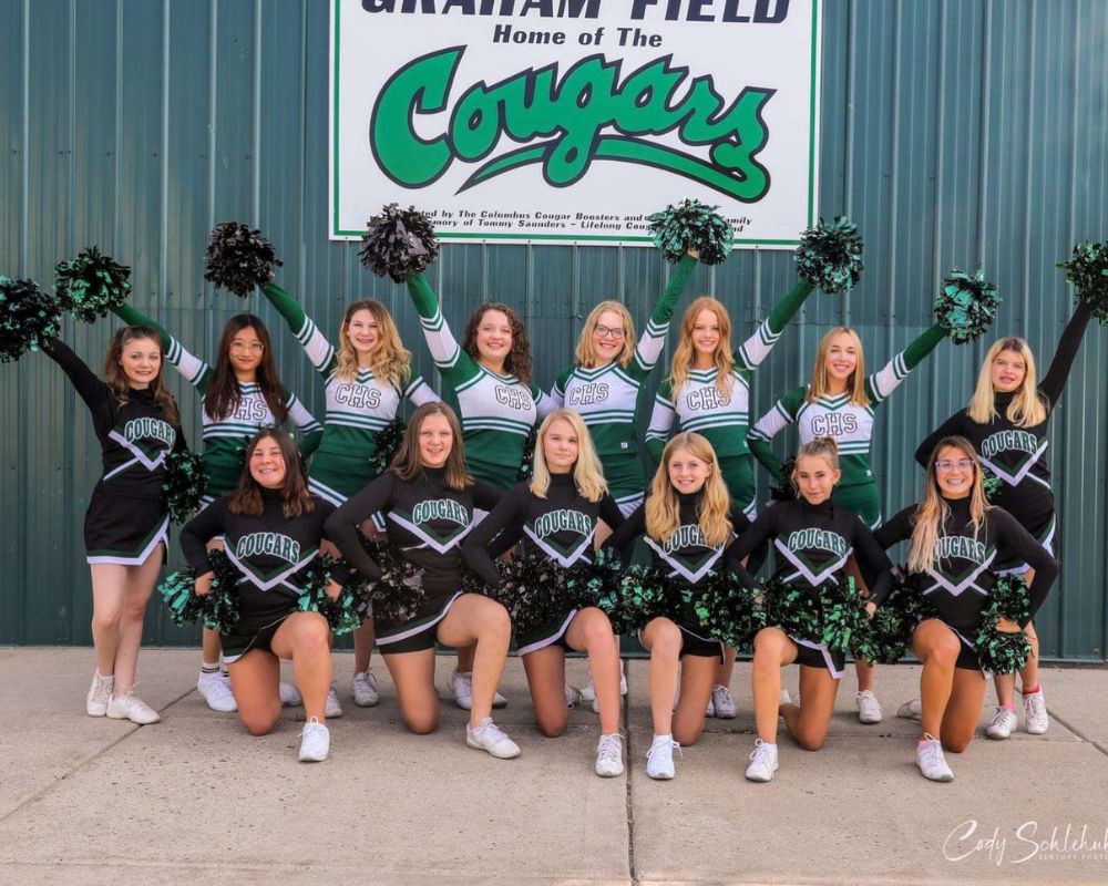 Cheerleader in posa per la foto della squadra