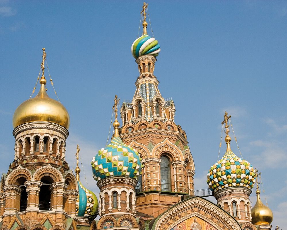 Palazzi reali russi nella piazza centrale di San Pietroburgo