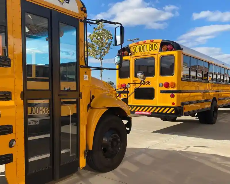 Bus giallo della high school americana