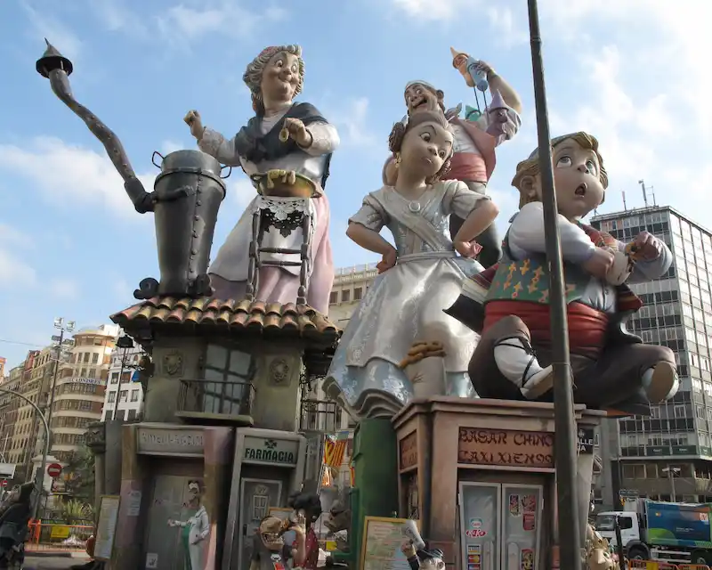 Monumento gigante in cartapesta creato per le Fallas di Valencia (tra le feste spagnole più famose)