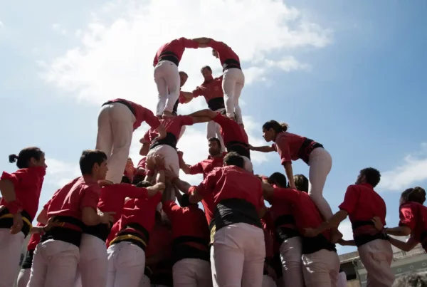 Fra le tradizioni spagnole legate alle feste ci sono I castellers. le torri umane.